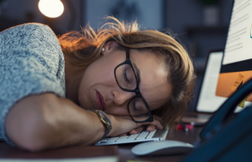 Personne épuisée par le burn-out professionnel